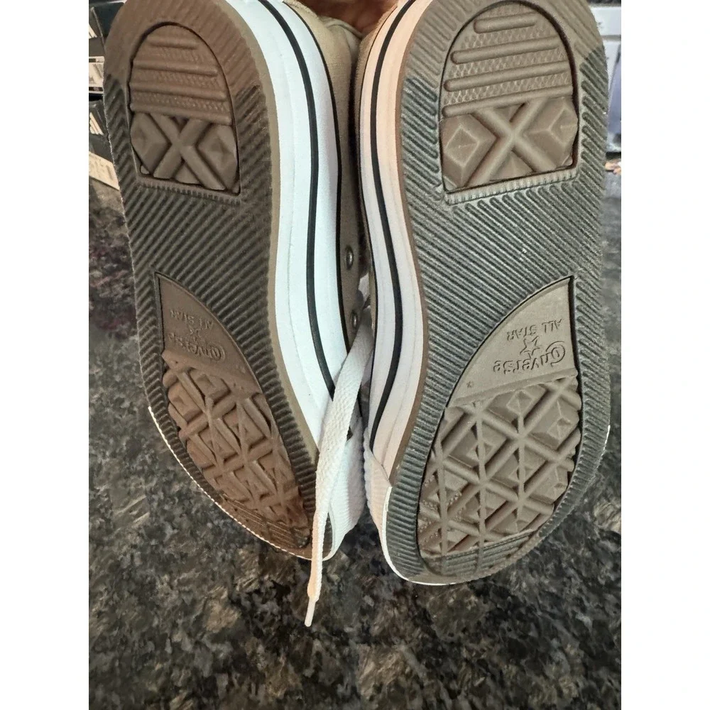 Converse Kids Chuck Taylor All Star Lift‎ Beige Platform Shoes Sneakers Sz 1